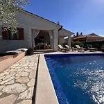 Steen Mirela Villa Barban