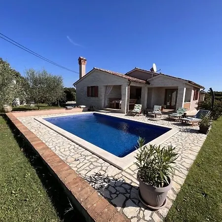 Steen Mirela Villa