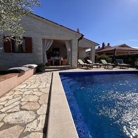 Steen Mirela Villa Barban