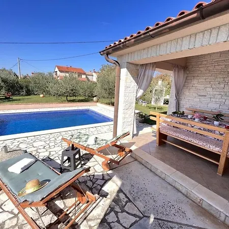 Steen Mirela Willa Barban