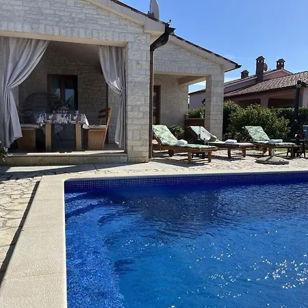 Steen Mirela Willa *